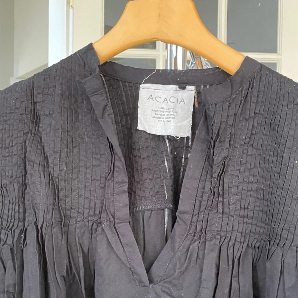 Acacia Elegant Black Blouse - Picture 3 of 6